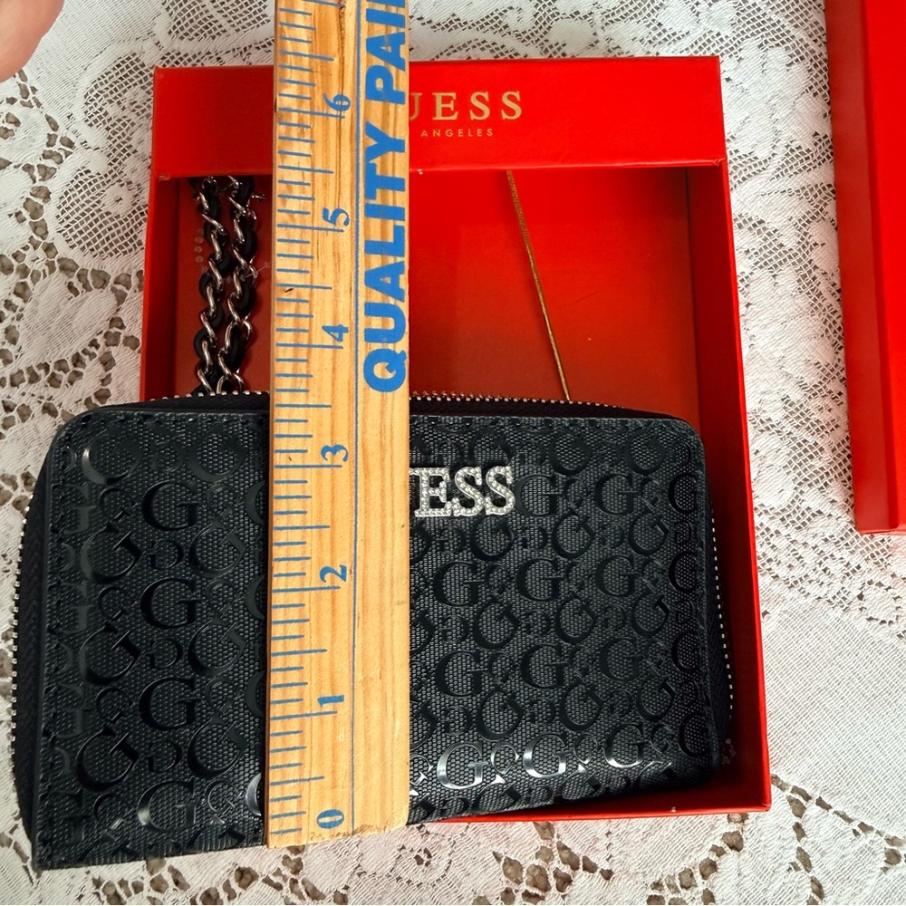 GUESS Black Wallet with Silver Heart keychain. NWT boxed giftset - Picture 7 of 9